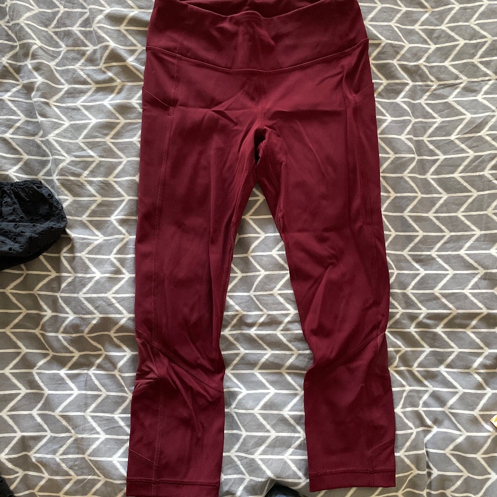 Lulu lemon legging size 4, maroon/deep red, cropped. Mid-rise.